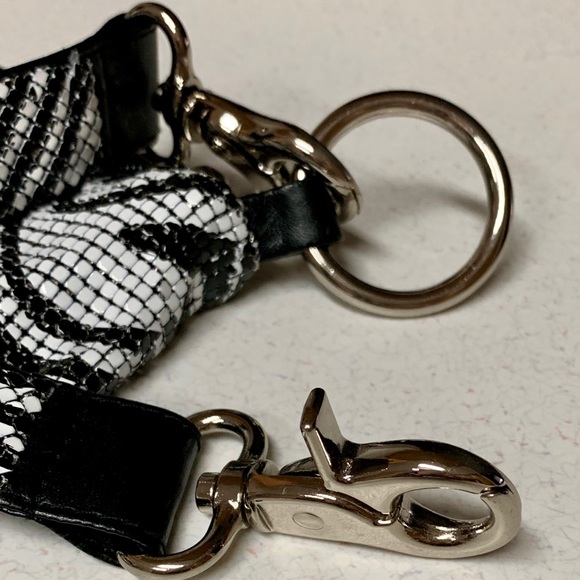 NEW WHITING & DAVIS METAL ZEBRA 🦓 CONVERTIBLE BAG - Picture 4 of 8